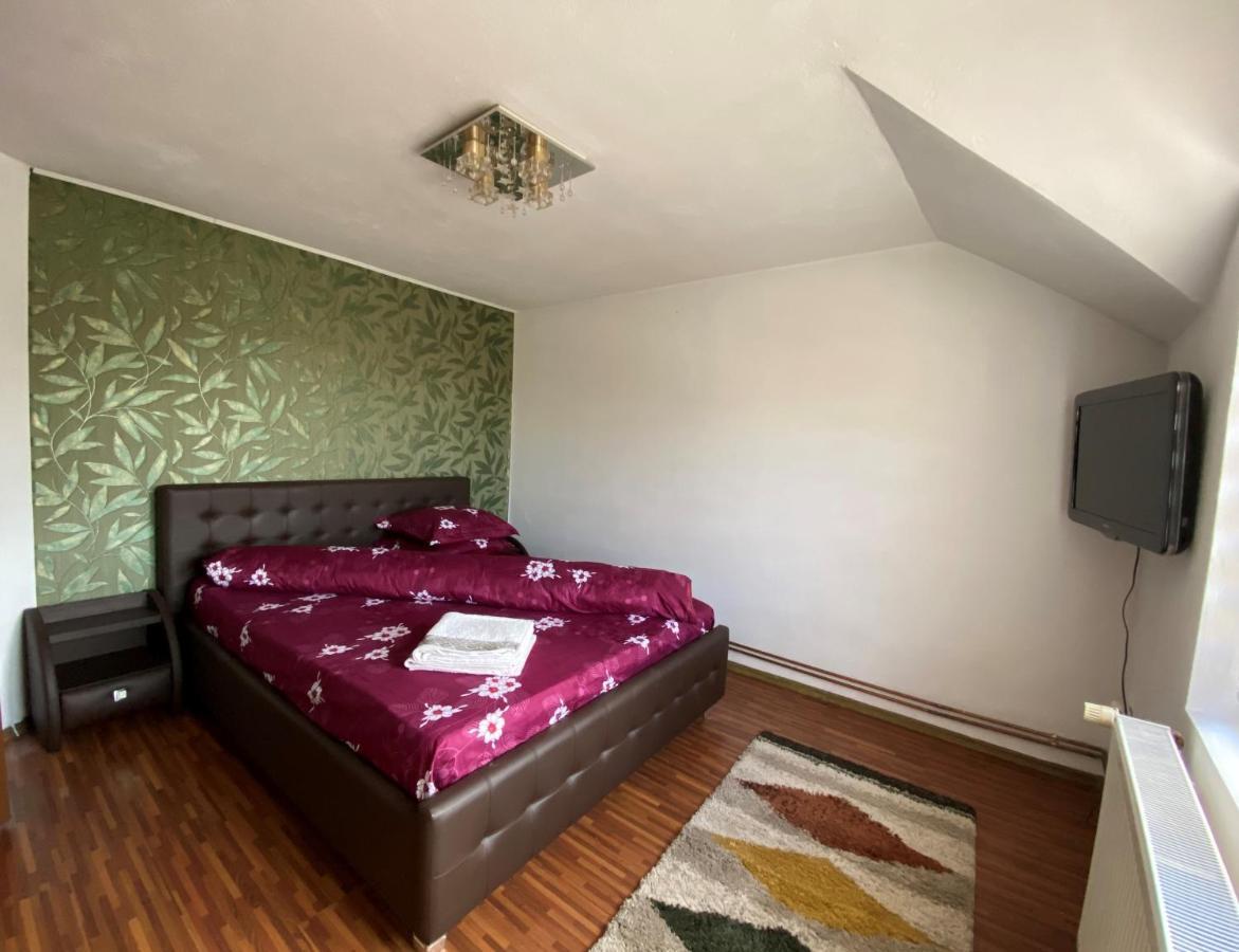 Micul Popas Hotel Novaci-Străini Buitenkant foto