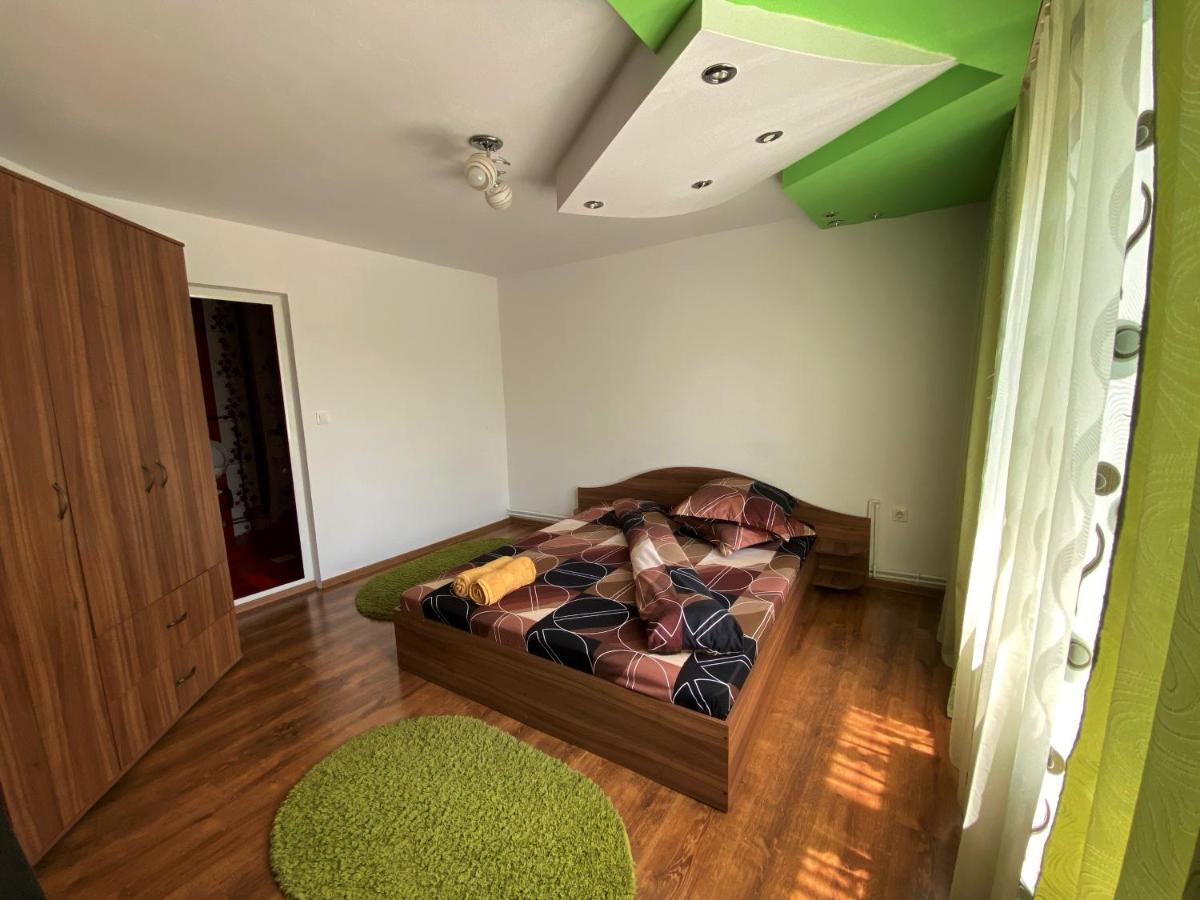 Micul Popas Hotel Novaci-Străini Buitenkant foto